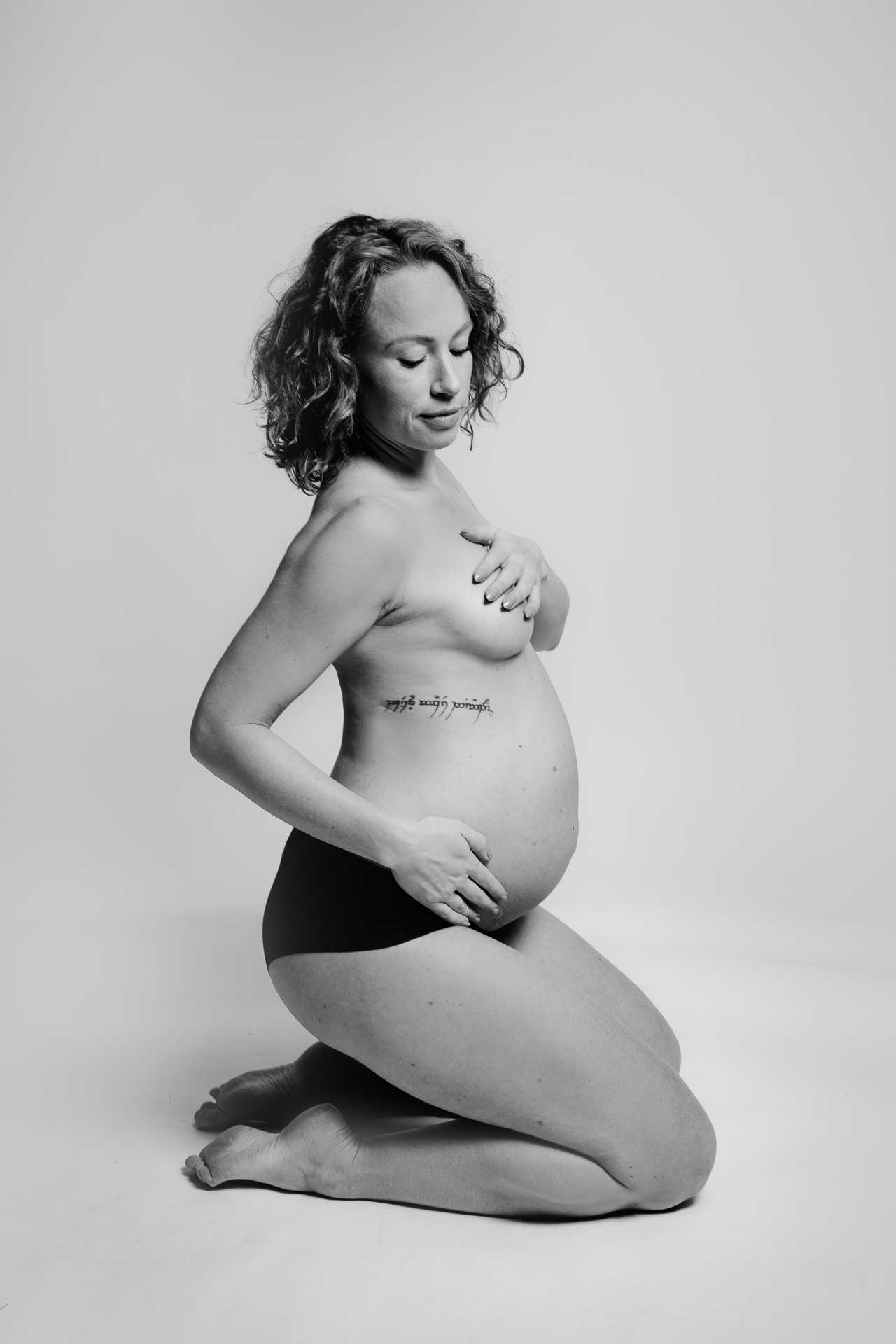 gravid portræt i fotostudie Fredericia
